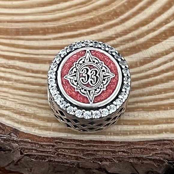 Pandora Club 33 Walt Disney World Bead Charm - Picture 1 of 3